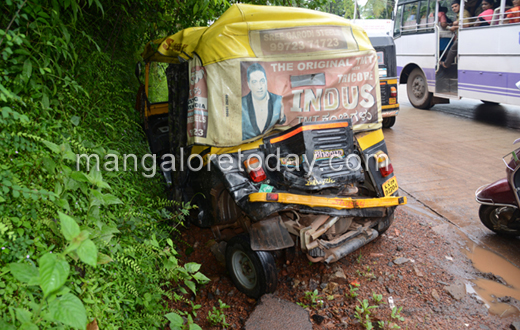 Mangaluru : 5 injured as bus runs amock;  hits several vehicles at Bikarnakatte 1